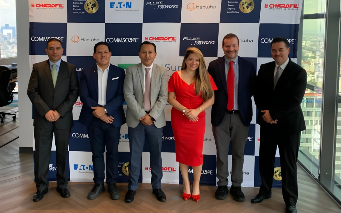 mexico-y-latam-analizan-futuro-de-los-data-centers-en-el-summit-data-center-2025