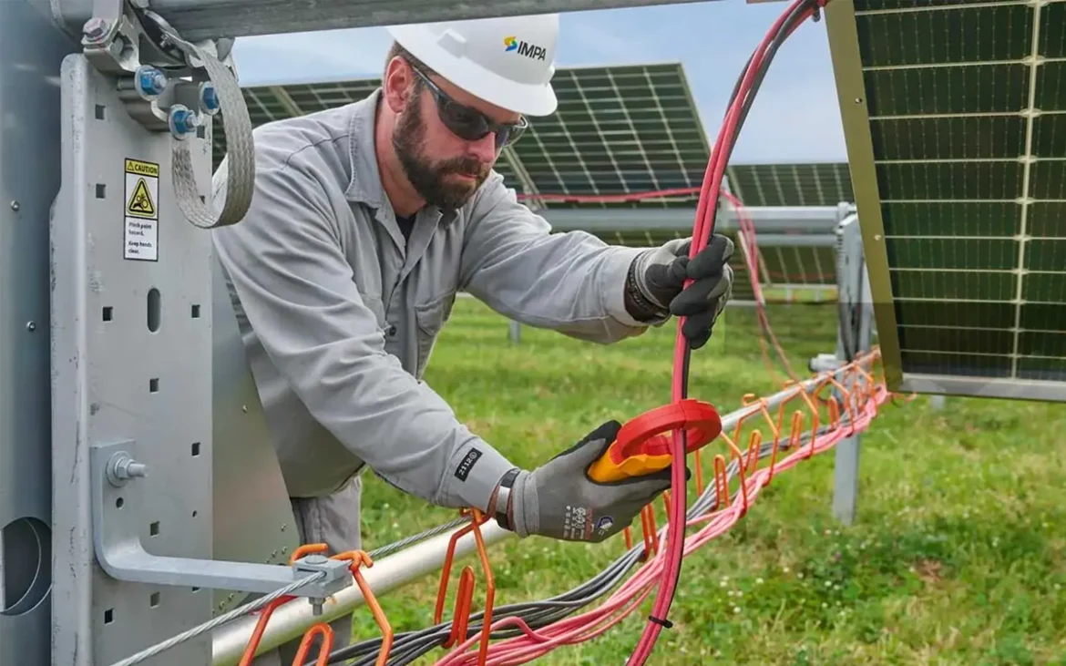fluke-lanza-el-gfl-1500-para-detectar-fallos-a-tierra-en-paneles-solares-it-users