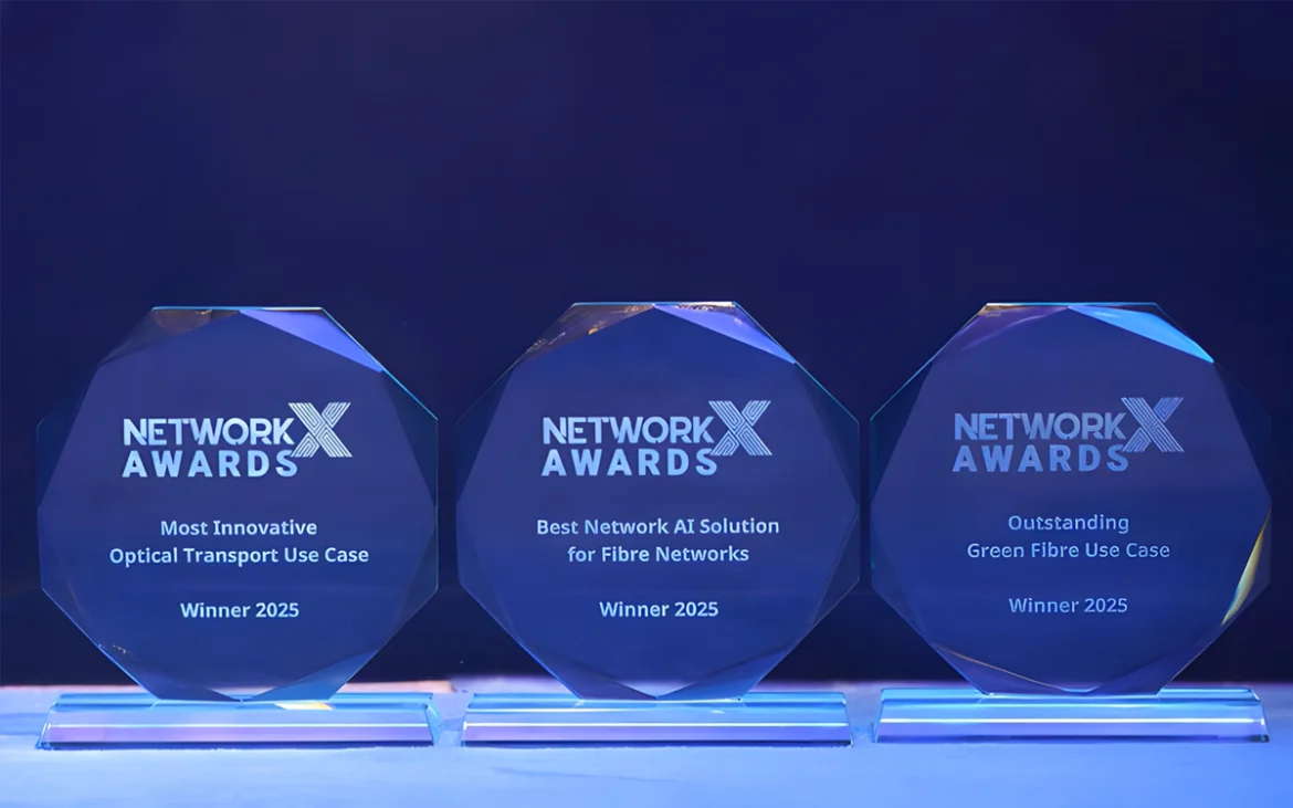 huawei-gano-tres-galardones-en-redes-opticas-en-network-x-2025-it-users