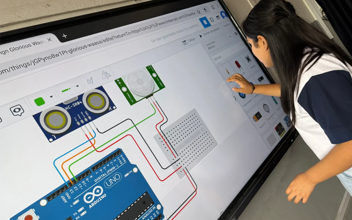 de-la-pizarra-a-la-pantalla-tecnologia-que-despierta-la-curiosidad-en-el-aula-it-users