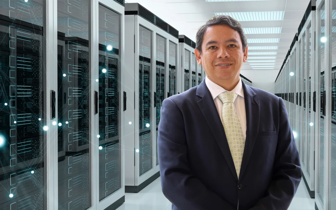Pablo Huapaya de Panduit en un centro de datos con infraestructura avanzada y gestión térmica eficiente
