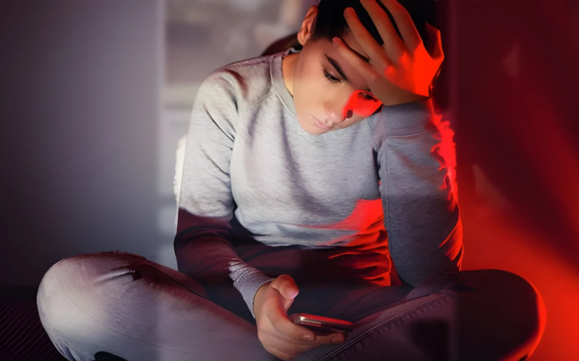 Exclusión digital en adolescentes y bienestar emocional frente al silencio digital