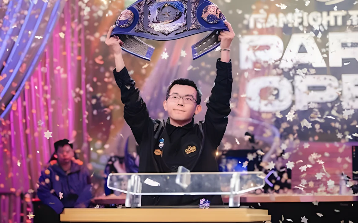 Huanmie levanta el Cinturón del Táctico tras ganar el TFT Paris Open 2025 | IT/USERS®