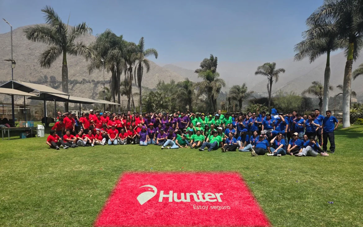 Equipo de Hunter Perú celebra certificación Great Place to Work 2025 en jornada corporativa