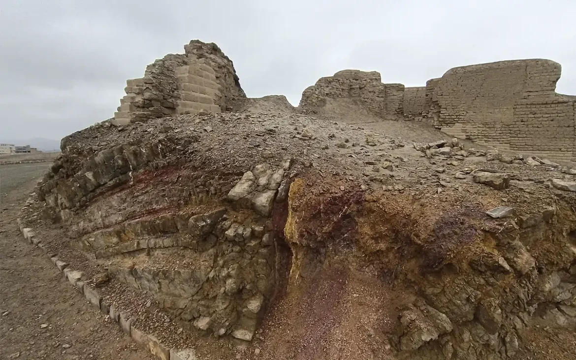 moto-g77-galeria-10-dia-falla-tectonica-pachacamac-itusers-magazine Falla tectónica y estructuras en Pachacamac con lente gran angular del moto g77