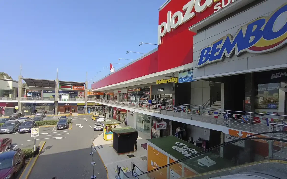 moto-g77-galeria-12-dia-fiestas-patrias-megaplaza-chorrillos-itusers-magazine Decoración patriótica en MegaPlaza Chorrillos con gran angular del moto g77