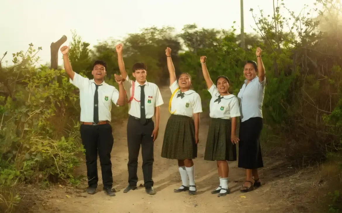 Estudiantes peruanos celebran su participación en Solve for Tomorrow